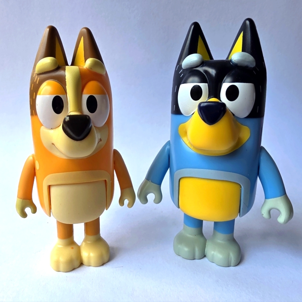 Chili "Mum" and Bandit "Dad" Action Figures Set